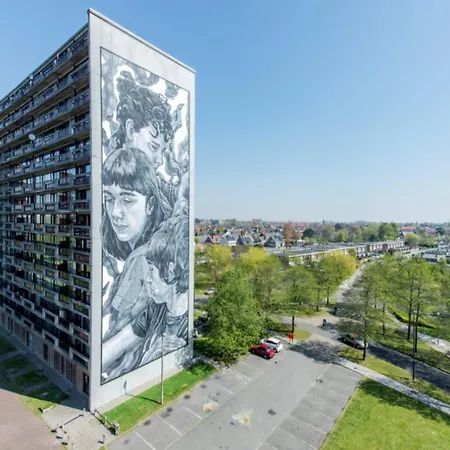 アパート In With Sea Views *