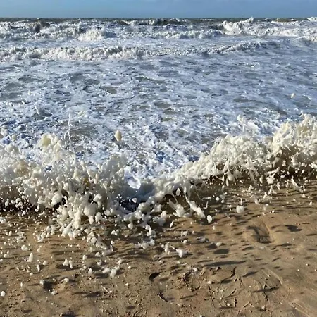 アパート In With Sea Views *